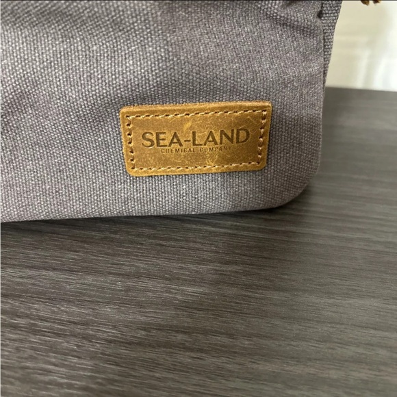 grey travel amenity/makeup bag with pockets - Picture 2 of 11